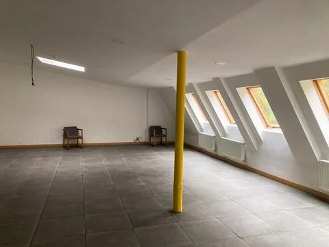 Empty, under construction or renovation interior space with high ceiling, e.. Stockfoto's