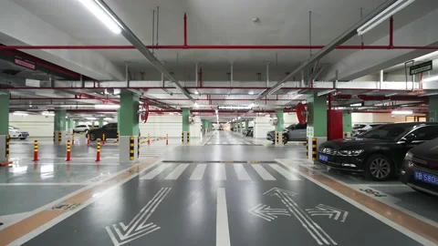 Empty underground parking lot in new residential district Vídeo Stock 194888796