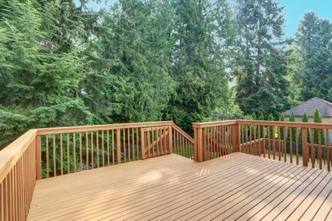 Empty upper level deck boasts redwood railings overlooking the lower level de Stock Photos