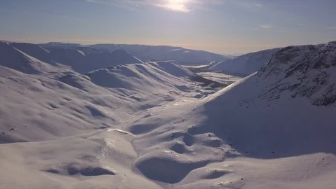 Empty valley glistens under bright cold winter sunshine Stock-Footage 112531064