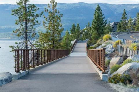 Empty walking path recreational area near Lake Tahoe Foto stock