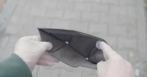 Empty wallet in hands in gloves covid 19 economic crisis Vídeo Stock 127997155