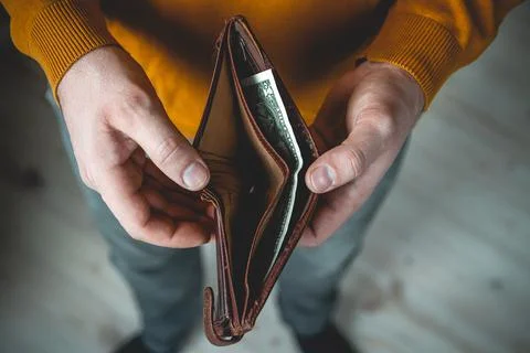 Empty wallet in the hands of a young man Foto stock