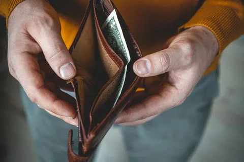 Empty wallet in the hands of a young man Foto stock