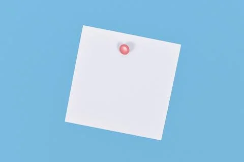 Empty white memo note paper pinned on blue wall with pink pushpin Foto stock