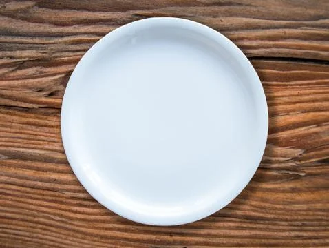 Empty White Plate On Table Foto stock
