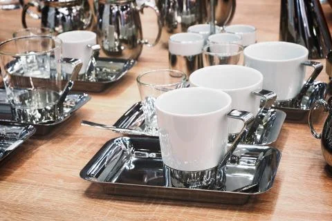 Empty white tea or coffee cups for breakfast Foto stock