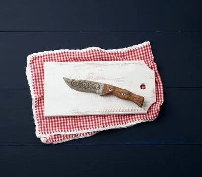 Empty white wooden rectangular cutting board and knife 스톡 사진