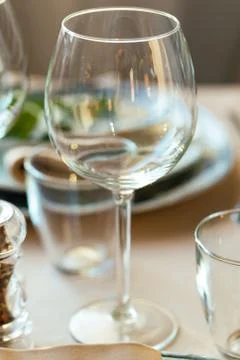 Empty wine glass on a restaurant table Foto stock