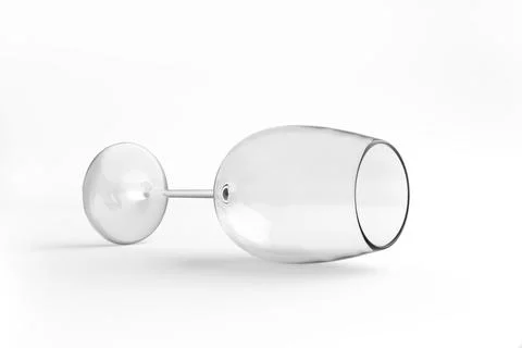 Empty wine glass on white background. 3d render Illustrazione stock