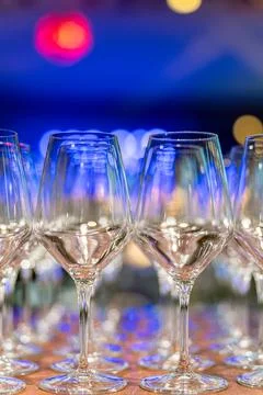 Empty wine glasses standing at night party event Fotos Stock