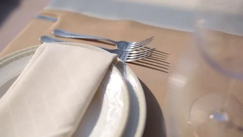 Empty wine glasses on table Vidéo 74138025