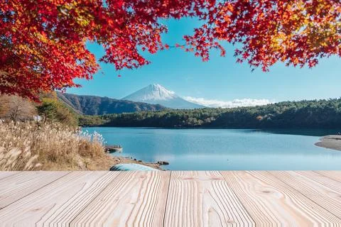 Empty wood table mockup with Mount Fuji view at Saiko lake background and c.. Stock-Fotos