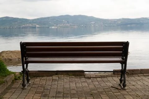 Empty wooden bench Stock-Fotos