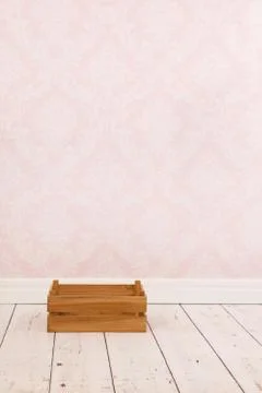 Empty wooden crate to fill Foto stock