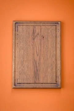 Empty wooden rectangular cutting board on a plain background, flatley with .. Stock Photos