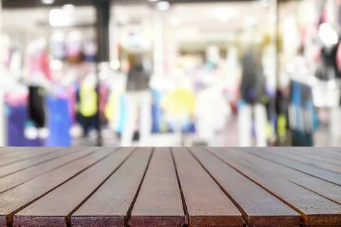 Empty wooden table space platform and blurred shopping mall 스톡 사진