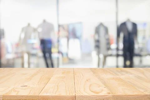 Empty wooden table space platform and blurred shopping mall or shopping cente 스톡 사진