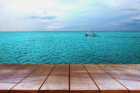 Empty wooden table space platform and Boats on the sea and sky background for 스톡 사진