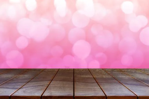 Empty wooden table space platform and blurred abstract bokeh background for p Foto stock