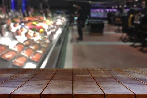 Empty wooden table space platform and blurred Supermarket aisle with product  Stock-Fotos