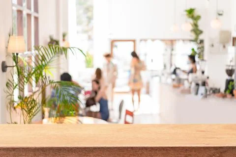 Empty wooden table space platform and blurry defocused restaurant interior an Fotos Stock