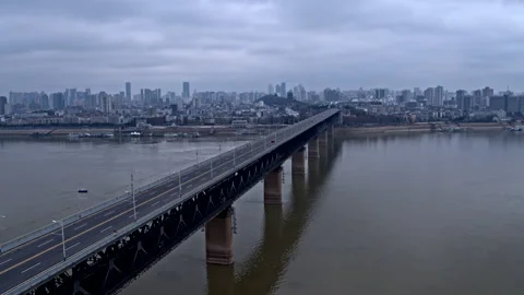 Empty Wuhan Yangtze River Bridge, China coronavirus lockdown, 4K aerial drone. 動画素材 131879990