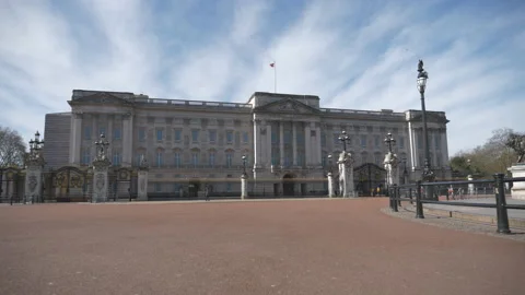 An empty yard in front of the Buckingham Palace during London lockdown. Stock Footage 126941074