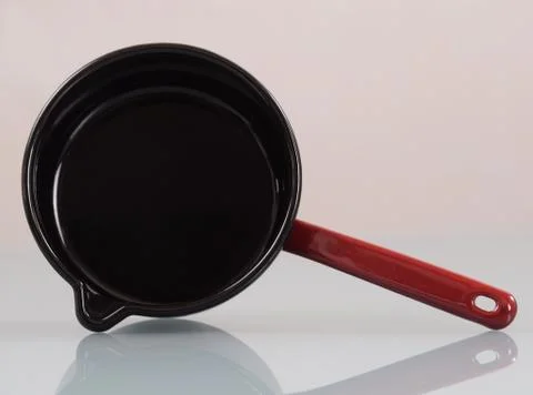 Enameled pan with handle Photos