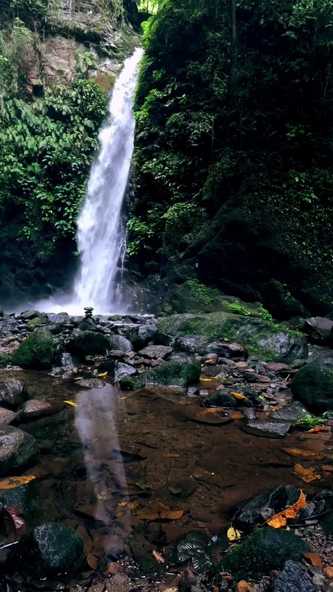 Enchanting scene of the Casaroro Waterfall reflected on a small pond  Stock Footage 322790916