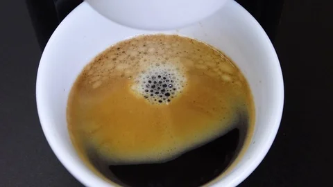 End of coffee brewing Stock Footage 128031415