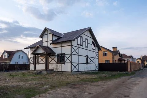 End of construction. The house is built on a plot surrounded by other houses Fotos de archivo
