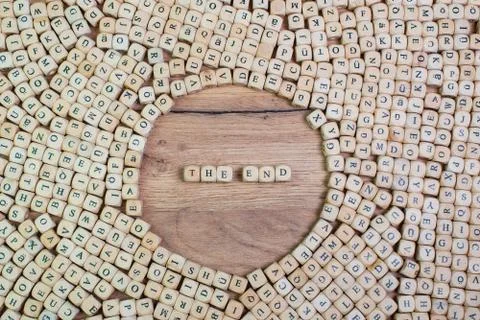 The End name in letters on cube dices on table Foto stock