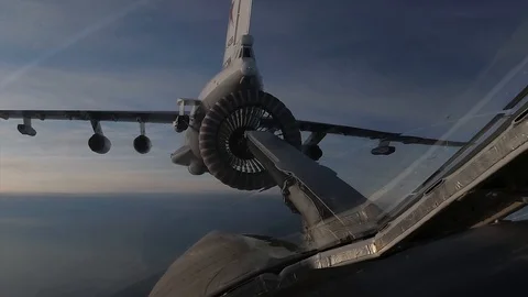 The end of refueling in the air Video stock 119123398