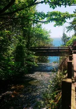 The end of the river directly pouring down into the sea over the cliffs Foto stock