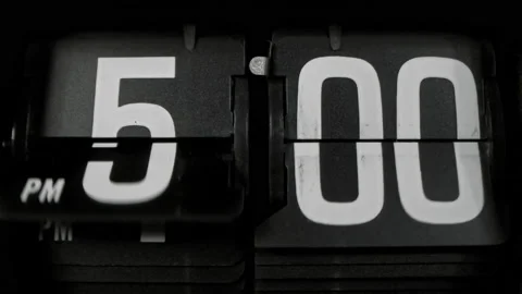 End of the work day - slow motion 4:59 to 5:00pm Stock Footage 149848537