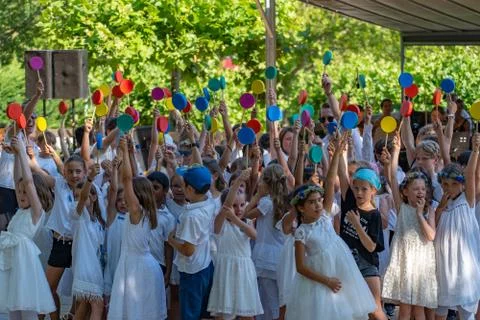 Ending of a dance performed by elemtary students on the 4th of july at Jugend Foto stock