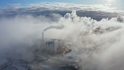 Endless clouds of white smoke cover power plant territory Stock-Footage 128763240