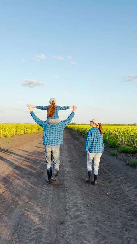 Endless fields and family love, bright skies and happy hearts, father-daughter Stock Footage 314290219