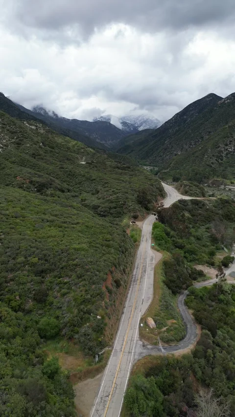 Endless Journey: Long Freeway Through Mountain Roads Vídeo Stock 263997684