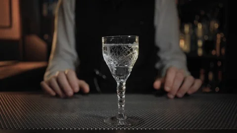 Endless loop cinemagraph of cocktail preparation Video stock 86472865
