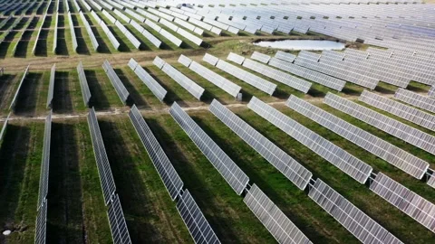 Endless Solar Panel Array Captured by Drone Stockbeeldmateriaal 340121548