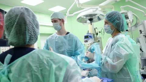 Endoscopic surgery. Surgeons perform surgery and look at the monitor screen in 動画素材 172465792