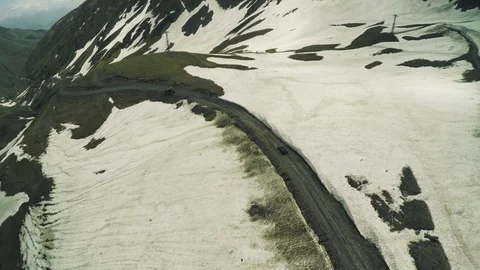 Enduro journey with Buggy car high in the Caucasian snowly winter mountains 库存影片 87545615