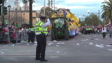Endymion parade float approaching police officer Stock Footage 37510168