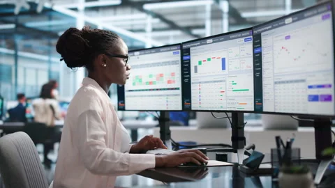 Energy Trader Analyzing Risk And Market Exposure Stock-Footage 344720790