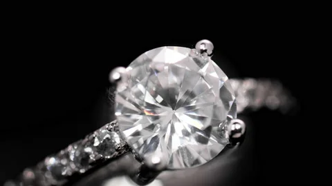 Engagement diamond ring rotating Stock Footage 169581117