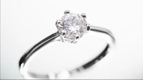 Engagement diamond ring rotating Stock-Footage 198815258
