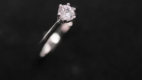 Engagement diamond ring rotating, seamless loop Stock Footage 169580387