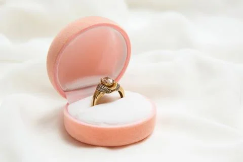 Engagement gold ring Фото